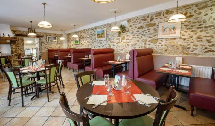 Un restaurant italien avec terrasse